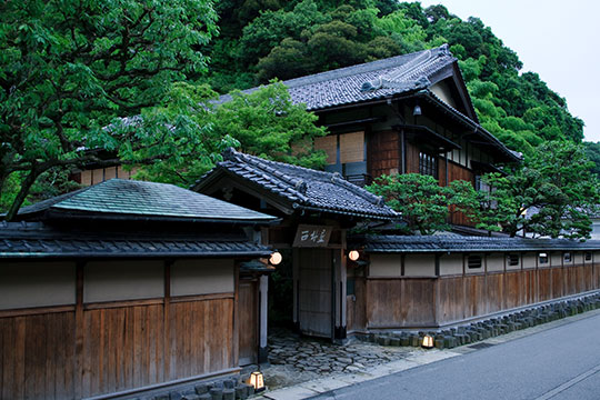 Photo: 西村屋本館